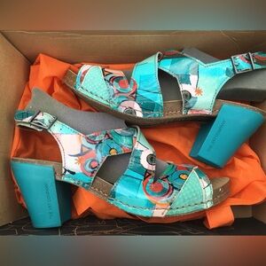 The Art Company Aqua Multi-Color Sandals 8.5 New in Box